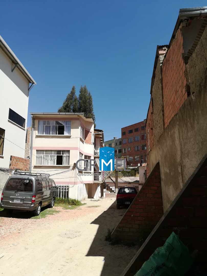 Casa en Miraflores en La Paz 4 dormitorios 4 baños 15 parqueos Foto 1