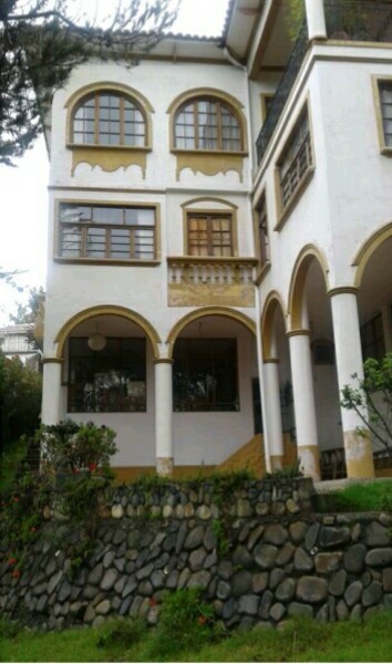 Casa en Cota Cota en La Paz 7 dormitorios 5 baños 2 parqueos Foto 1