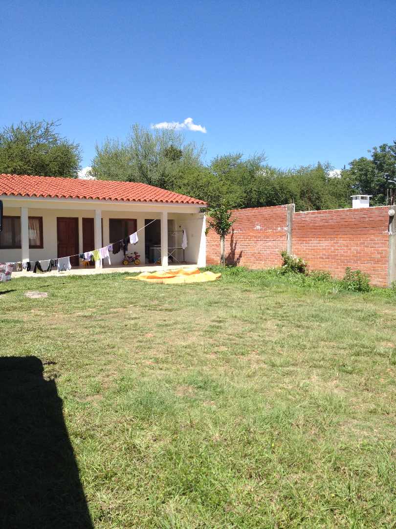 Casa en San Gerónimo en Tarija 2 dormitorios 2 baños 6 parqueos Foto 2