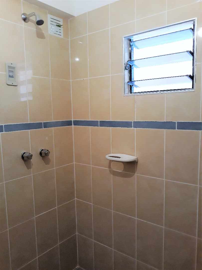 Casa en VentaUbicada en el Barrio Moto Méndez de la ciudad de Tarija. Bloque KP. 9 dormitorios 5 baños 2 parqueos Foto 18