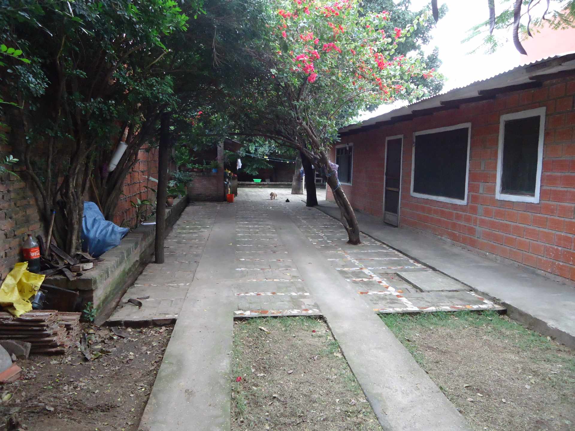 Casa en Plan 3000 en Santa Cruz de la Sierra 6 dormitorios 3 baños 3 parqueos Foto 1