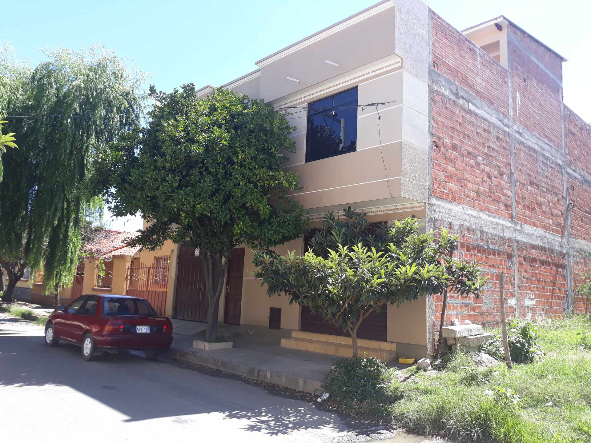 Casa en VentaUbicada en el Barrio Moto Méndez de la ciudad de Tarija. Bloque KP. Foto 1