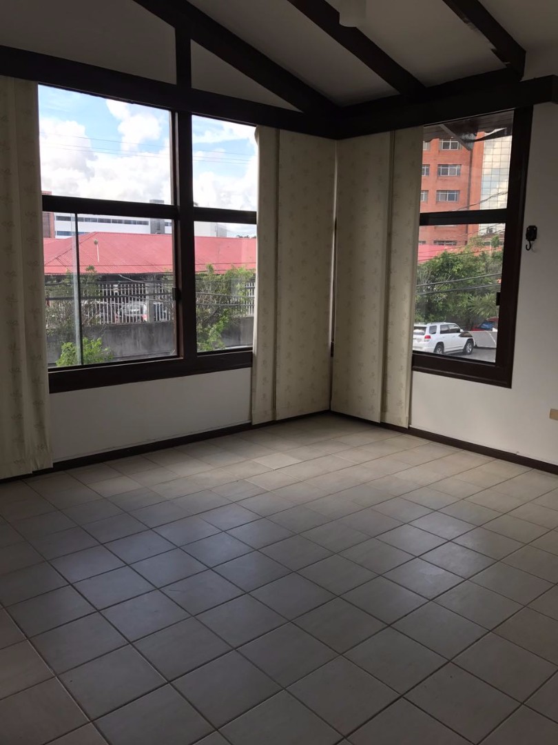 Departamento en Entre 4to y 5to anillo Norte en Santa Cruz de la Sierra 4 dormitorios 5 baños 2 parqueos Foto 5