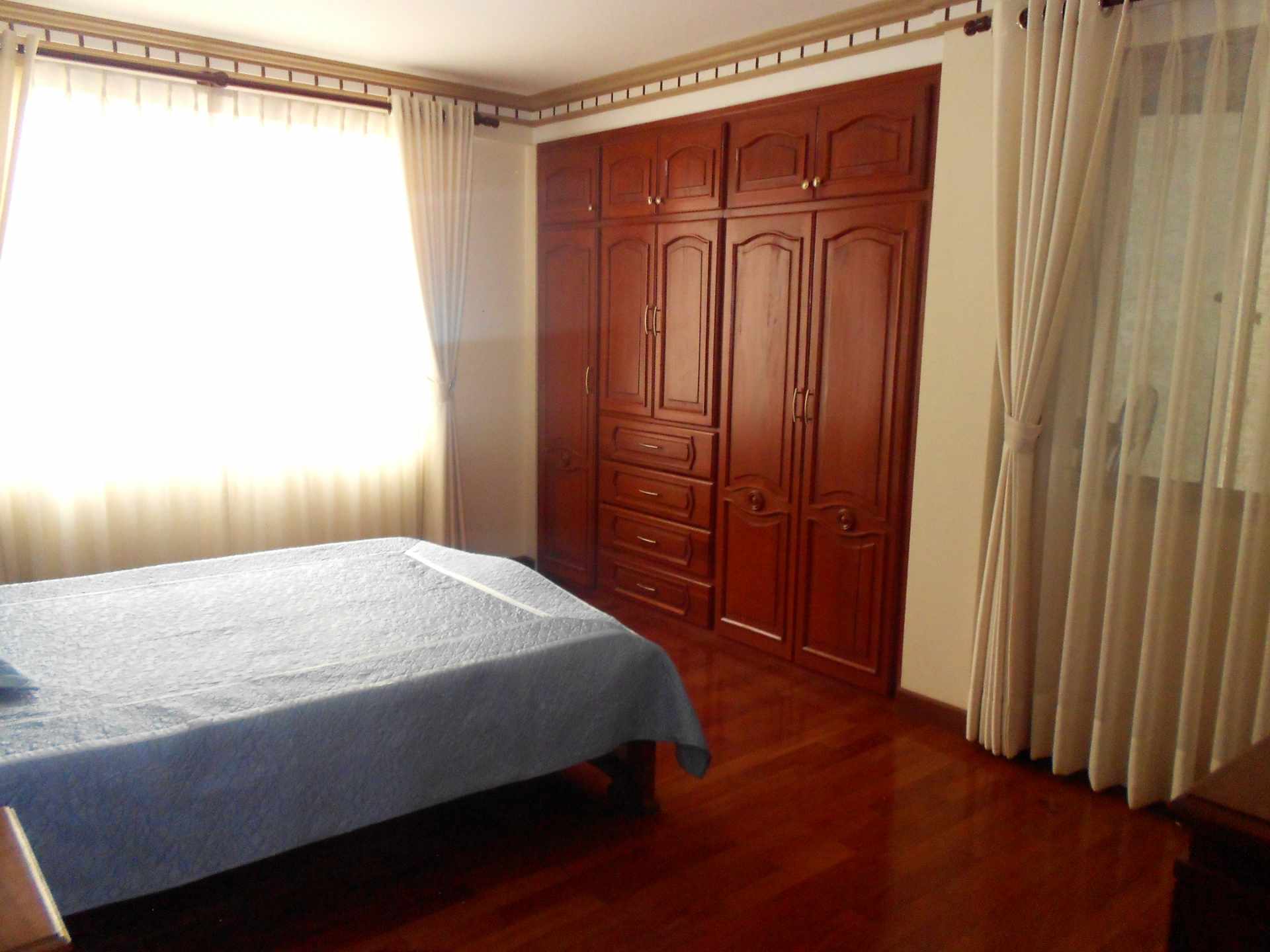 Departamento en Tiquipaya en Cochabamba 3 dormitorios 3 baños 1 parqueos Foto 13