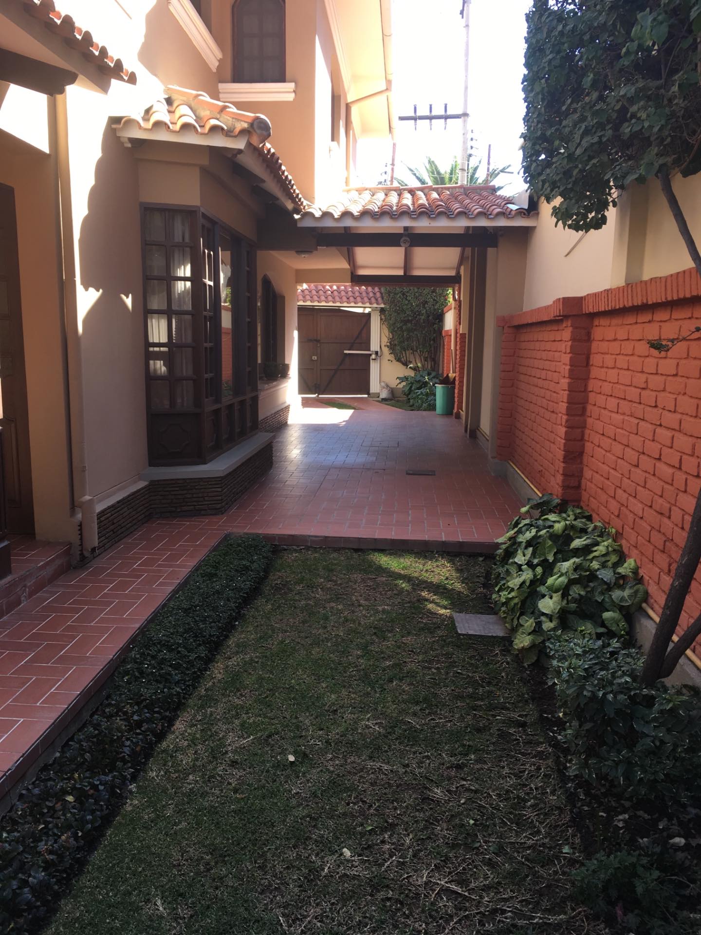 Casa en VentaAv. Villarroel y aniceto padilla 6 dormitorios 5 baños 3 parqueos Foto 6