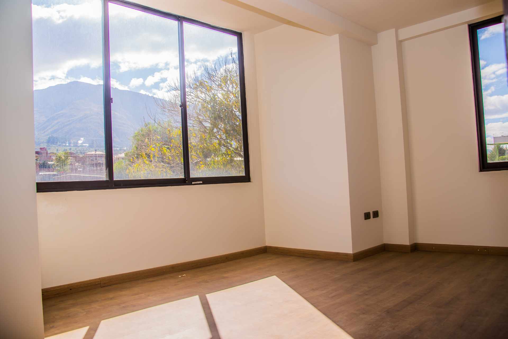 Departamento en Tiquipaya en Cochabamba 3 dormitorios 3 baños 2 parqueos Foto 12