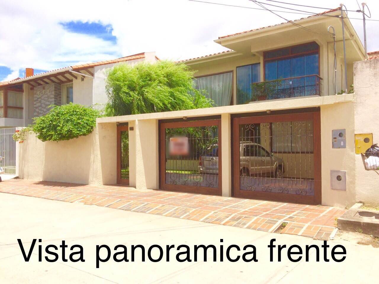 Casa en Entre 4to y 5to anillo Norte en Santa Cruz de la Sierra 5 dormitorios 6 baños 2 parqueos Foto 1