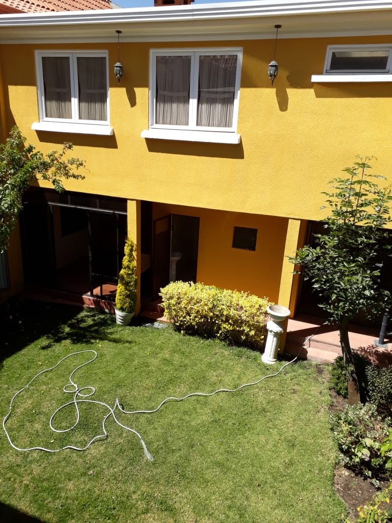 Casa en Irpavi en La Paz 4 dormitorios 3 baños 2 parqueos Foto 1