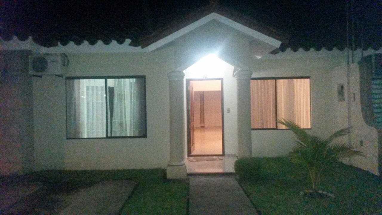 Casa en Entre 8vo y 9no anillo Norte en Santa Cruz de la Sierra 3 dormitorios 3 baños 2 parqueos Foto 5