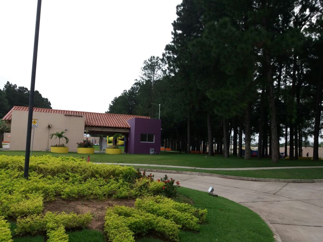 Casa en AlquilerINMOBILIARIA ofrece; En alquiler casa en condominio, zona norte av. Banzer  km 10  Foto 12