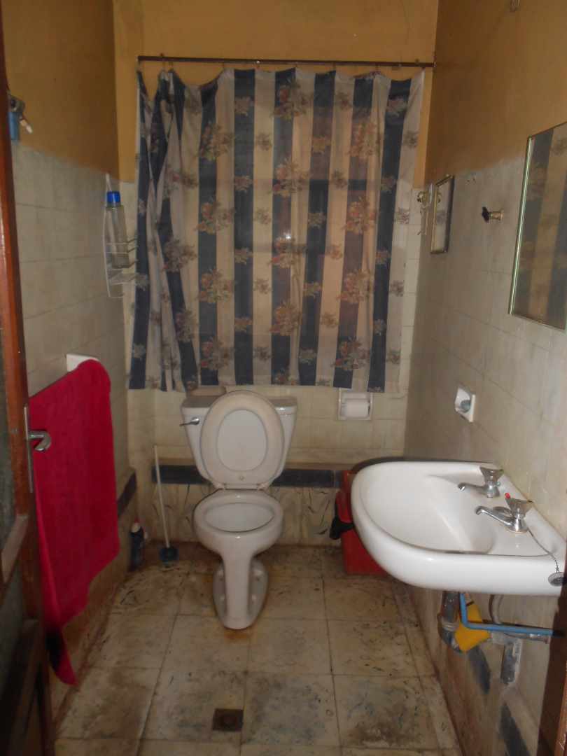 Casa en Las Cuadras en Cochabamba 5 dormitorios 3 baños 10 parqueos Foto 3