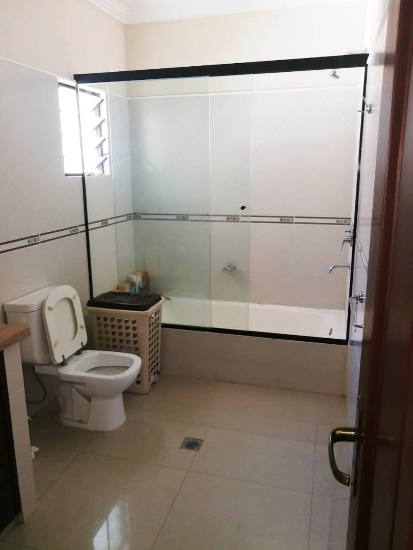 Casa en Alquiler8vo anillo casi Ave. Banzer 3 dormitorios 2 baños 2 parqueos Foto 3