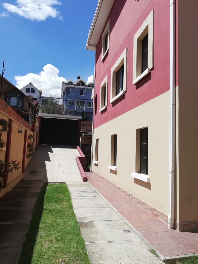 Casa en Mallasilla en La Paz 5 dormitorios 6 baños 4 parqueos Foto 21
