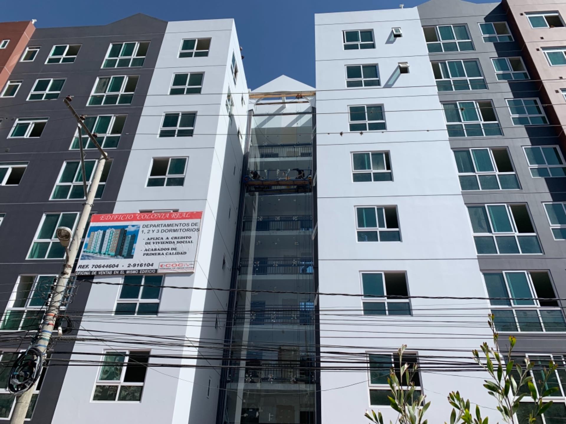 Departamento en VentaEdificio Colonia Real. Avenida 14 de Septiembre Esquina Calle 5 de Obrajes #5080. 2 dormitorios 3 baños  Foto 2