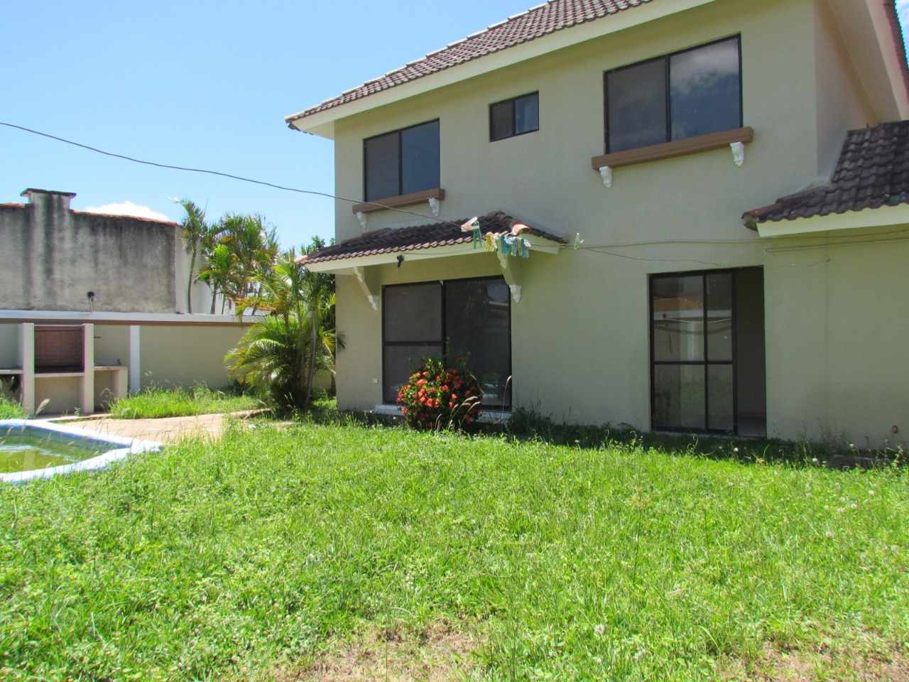 Casa en Entre 4to y 5to anillo Sur en Santa Cruz de la Sierra 4 dormitorios 4 baños 2 parqueos Foto 8