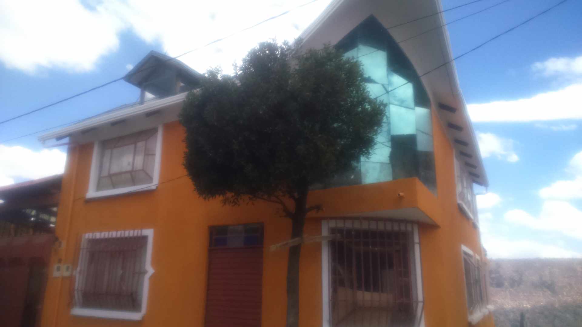 Casa en VentaPampahasi central a unos pasos del surtidor calle Guillermo Vargas  Foto 2