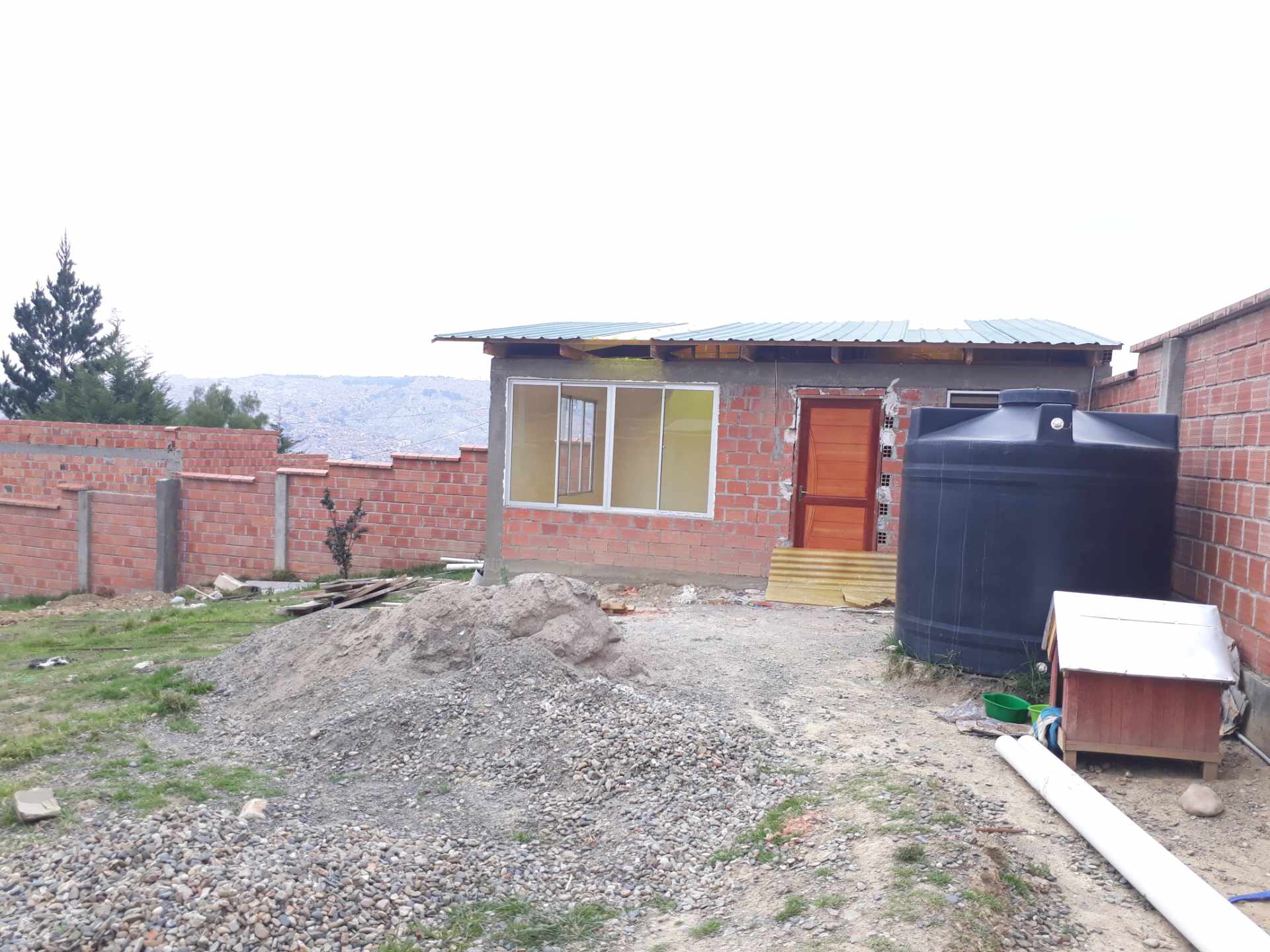 Terreno en VentaIngreso a Ciudadela Stronguista, acceso empedrado, con cordones de acera.    Foto 2