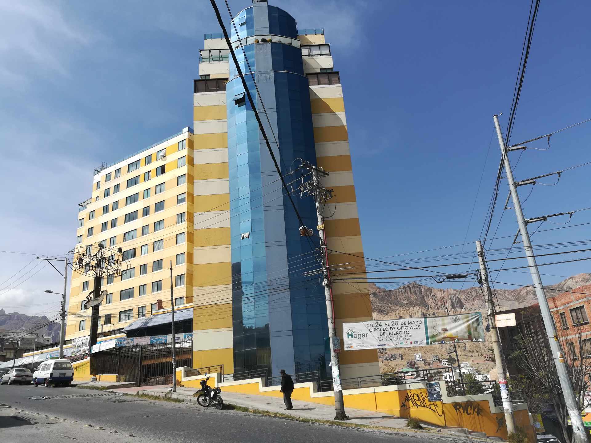 Departamento en VentaCota Cota calle 30 Edificio La Laguna Piso 7 Foto 1