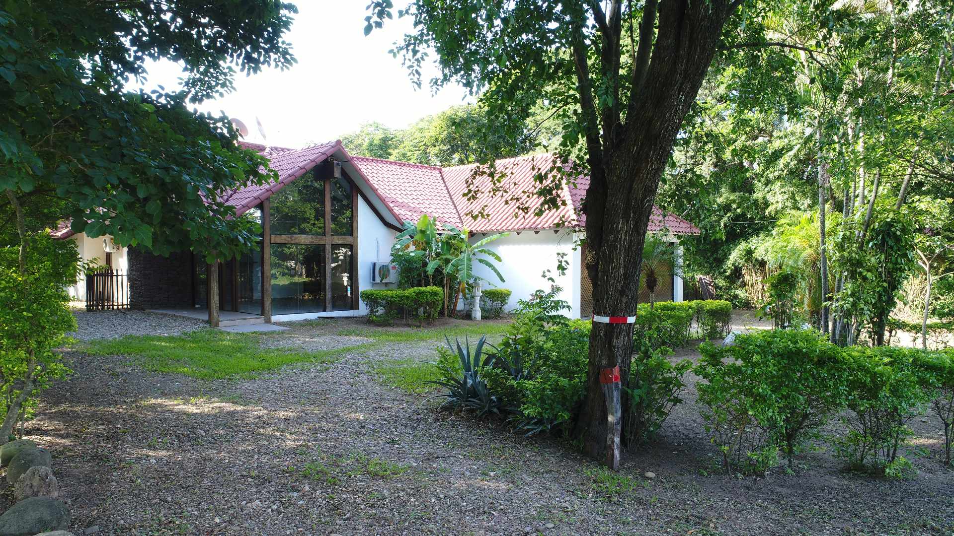 Casa en AnticréticoSituada En condominio Laguna Azul en La Guardia.  3 dormitorios 4 baños 4 parqueos Foto 7
