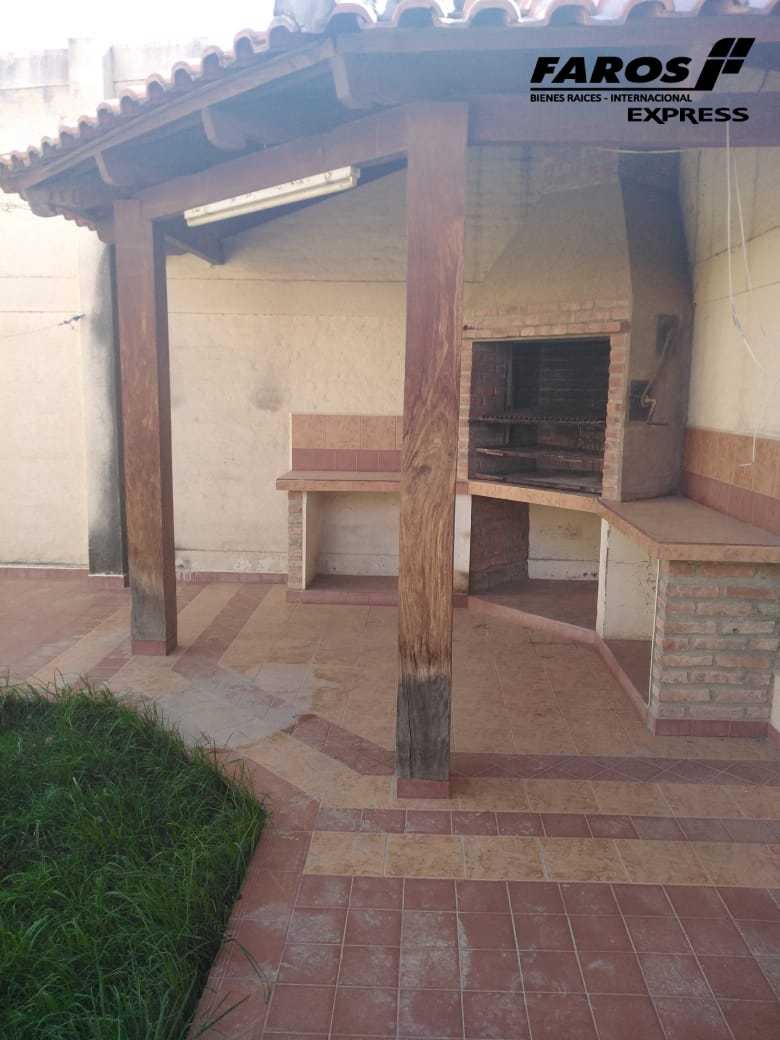 Casa en Sacaba en Cochabamba 5 dormitorios 4 baños 3 parqueos Foto 3