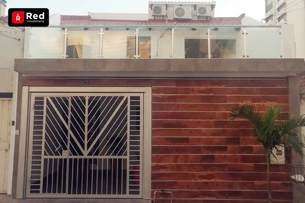 Casa en AlquilerEQUIPETROL
Calle Los Pinos # 482. Barrio Sirari Foto 1