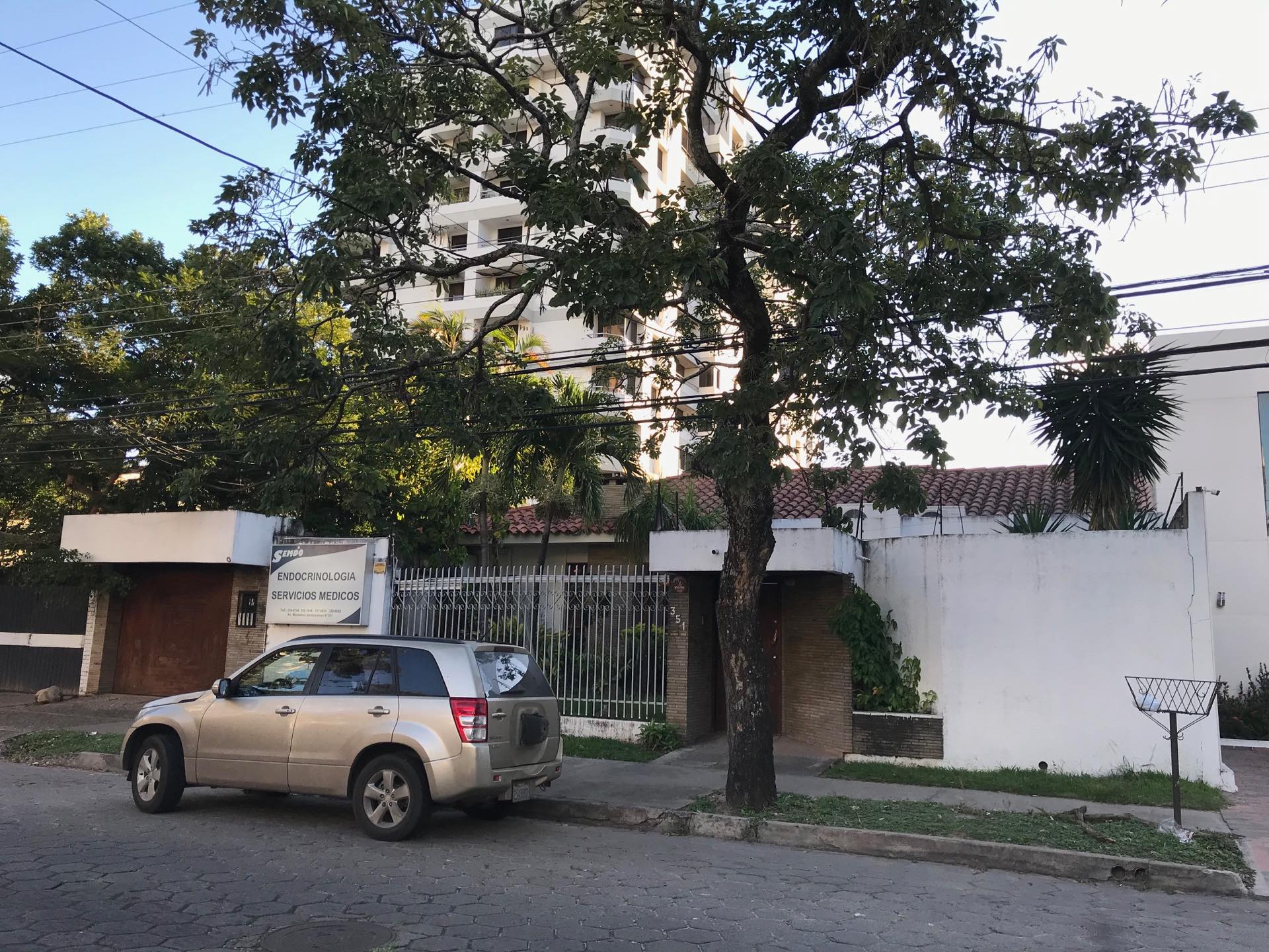 Casa Avenida Monseñor Santiesteban Nro 351, entre 1er y 2do anillo. Foto 3