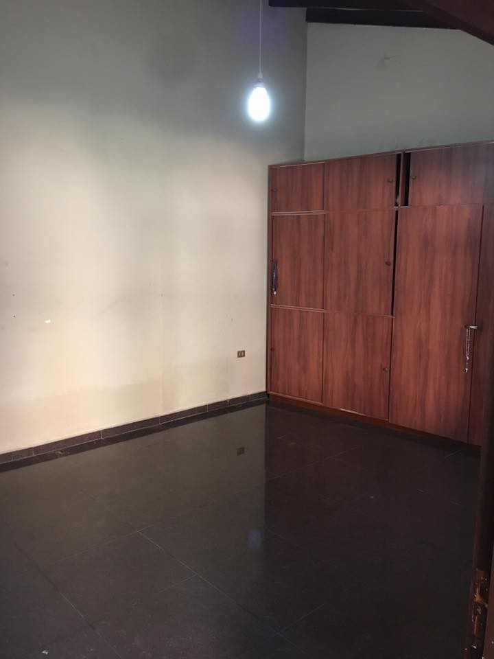 Casa en Entre 4to y 5to anillo Norte en Santa Cruz de la Sierra 3 dormitorios 2 baños 2 parqueos Foto 4