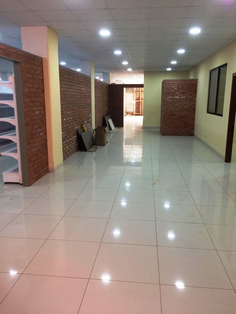 Local comercial Edificio Cristo Rey, Esquina Rosendo Gutierrez y Enrique Finot Foto 2