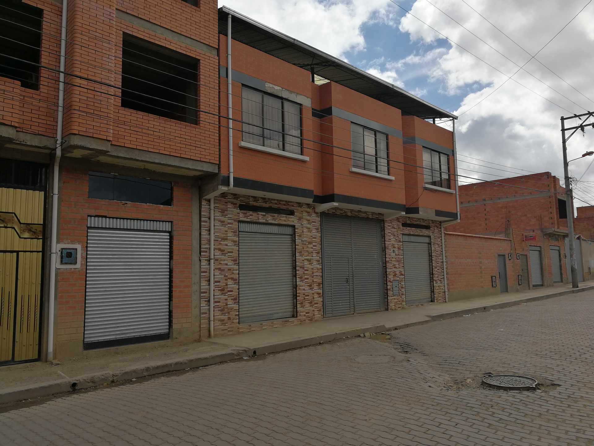 Casa en VentaCalle Álvarez Plata Nro 210, zona 16 de Julio El Alto  6 dormitorios 4 baños 3 parqueos Foto 2
