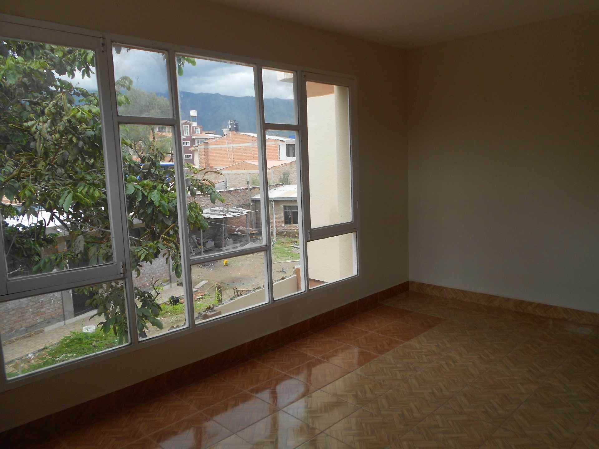 Casa en Hipódromo en Cochabamba 5 dormitorios 2 baños 1 parqueos Foto 7