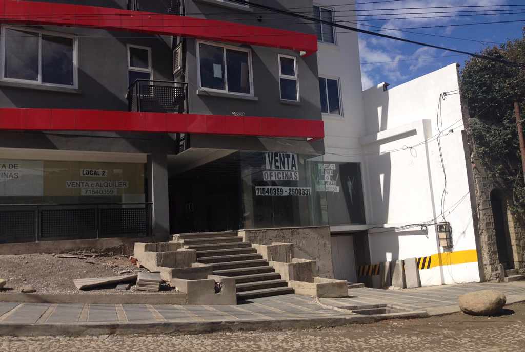 Local comercial en Obrajes en La Paz 1 dormitorios   Foto 5