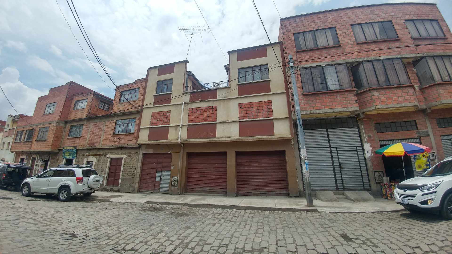 Casa en VentaCalle Mariscal de Zepita Nro. 730 de la zona La Portada  de la ciudad de La Paz. 10 dormitorios 2 baños 1 parqueos Foto 2