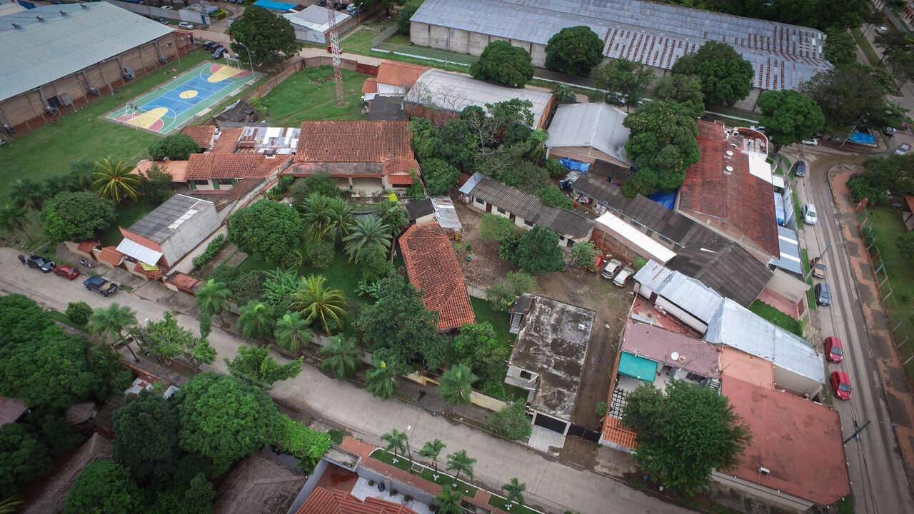 Terreno en VentaCALLE MEDARDO CHAVEZ, ZONA AV. BANZER    Foto 4
