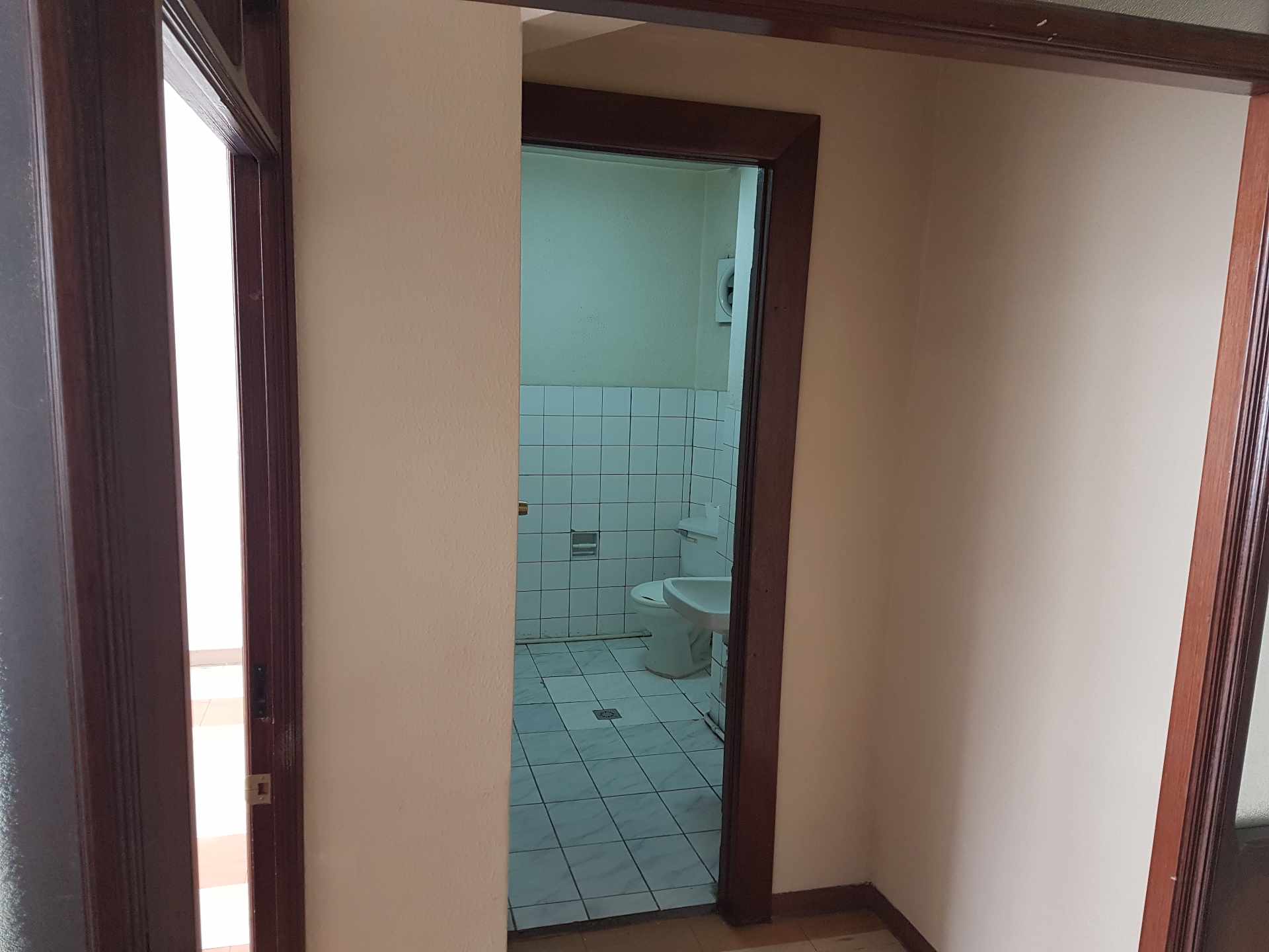 Oficina en AnticréticoAv. Mariscal Sta. Cruz Nº 1285 Edificio Bolivar  pIso 3 of. 302 Foto 2