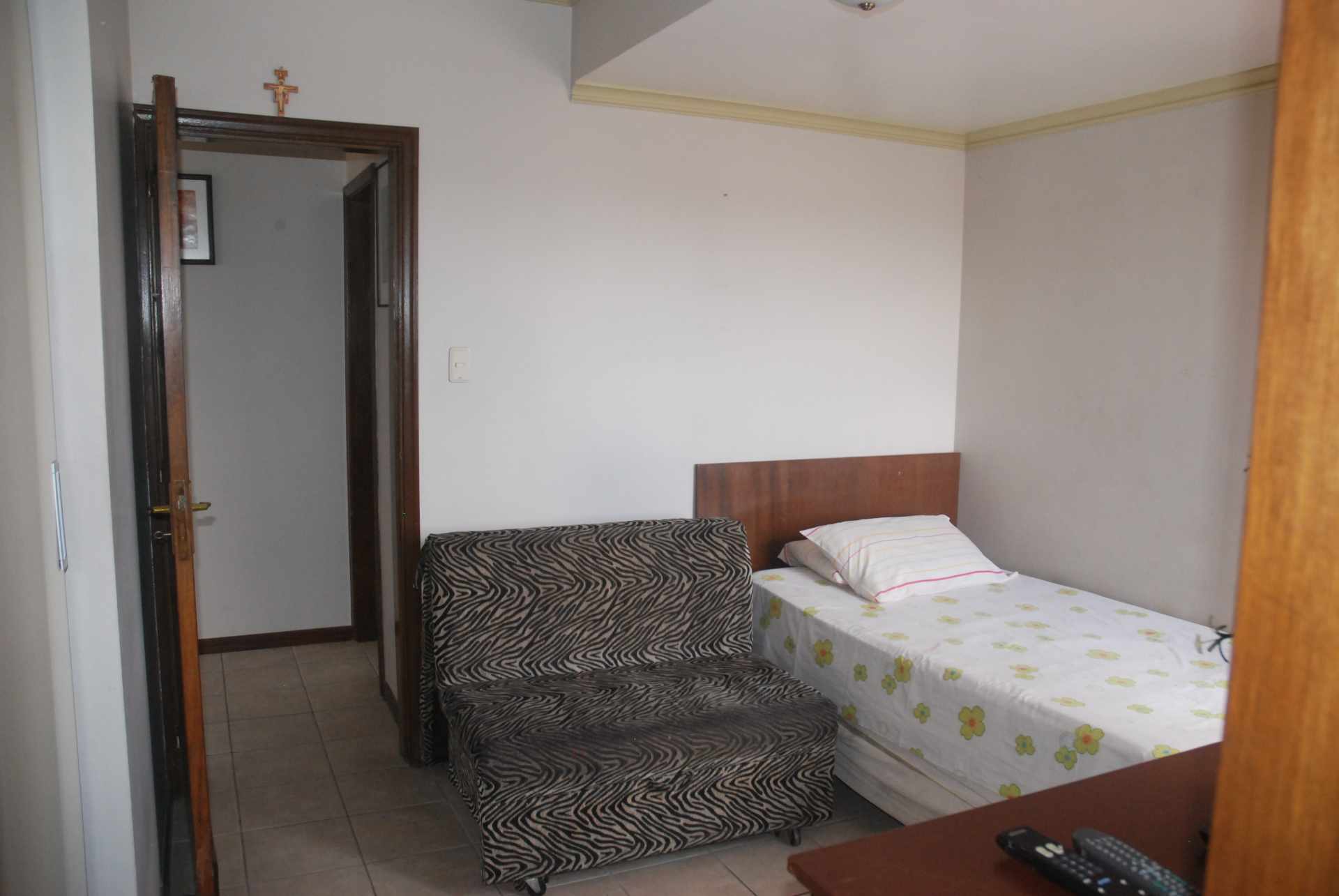 Departamento en VentaCalle Libertad cerca calle Andres Ibañez 3 dormitorios 5 baños 1 parqueos Foto 14