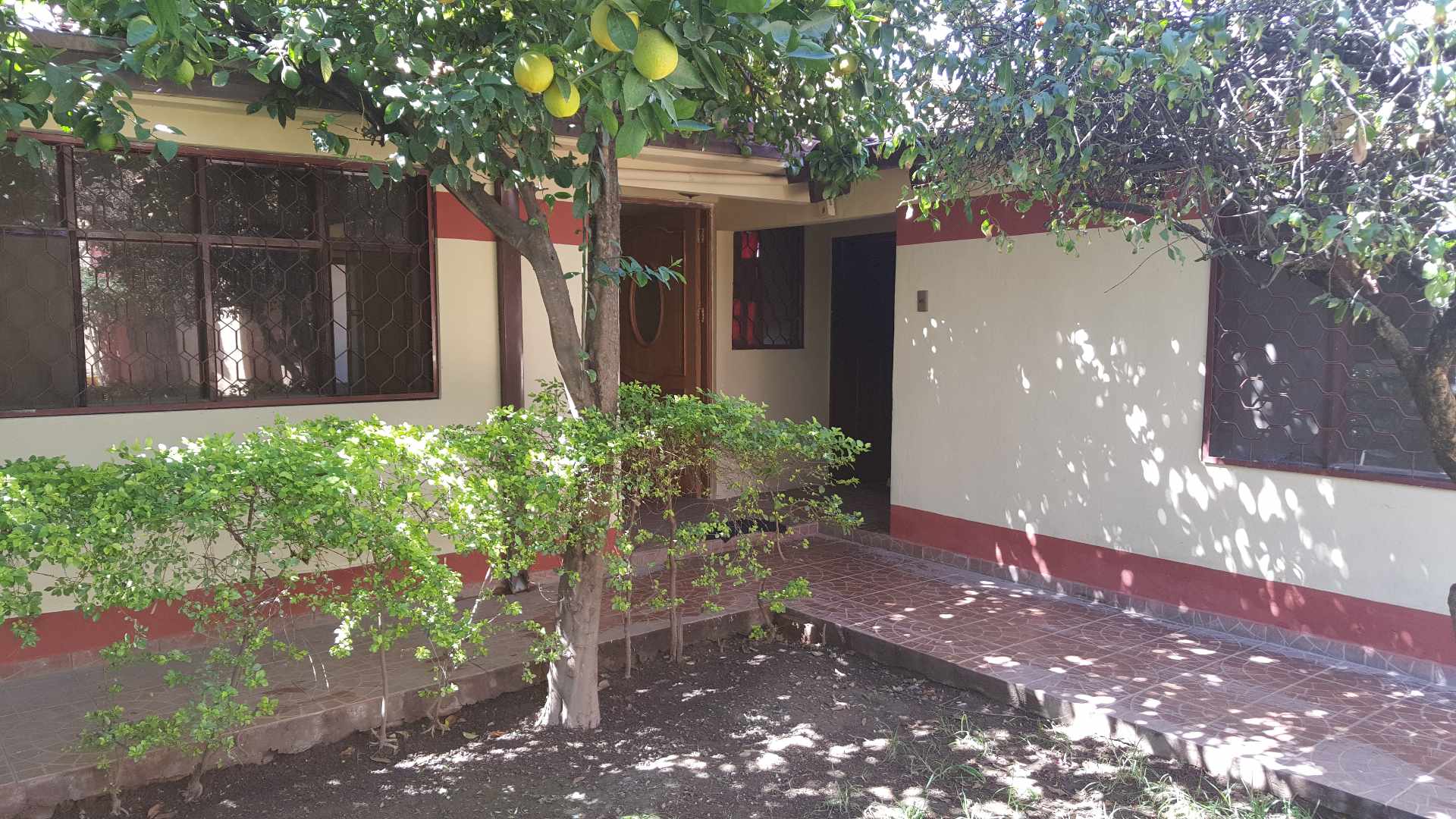 Casa en Sudoeste en Cochabamba 3 dormitorios 2 baños 2 parqueos Foto 3