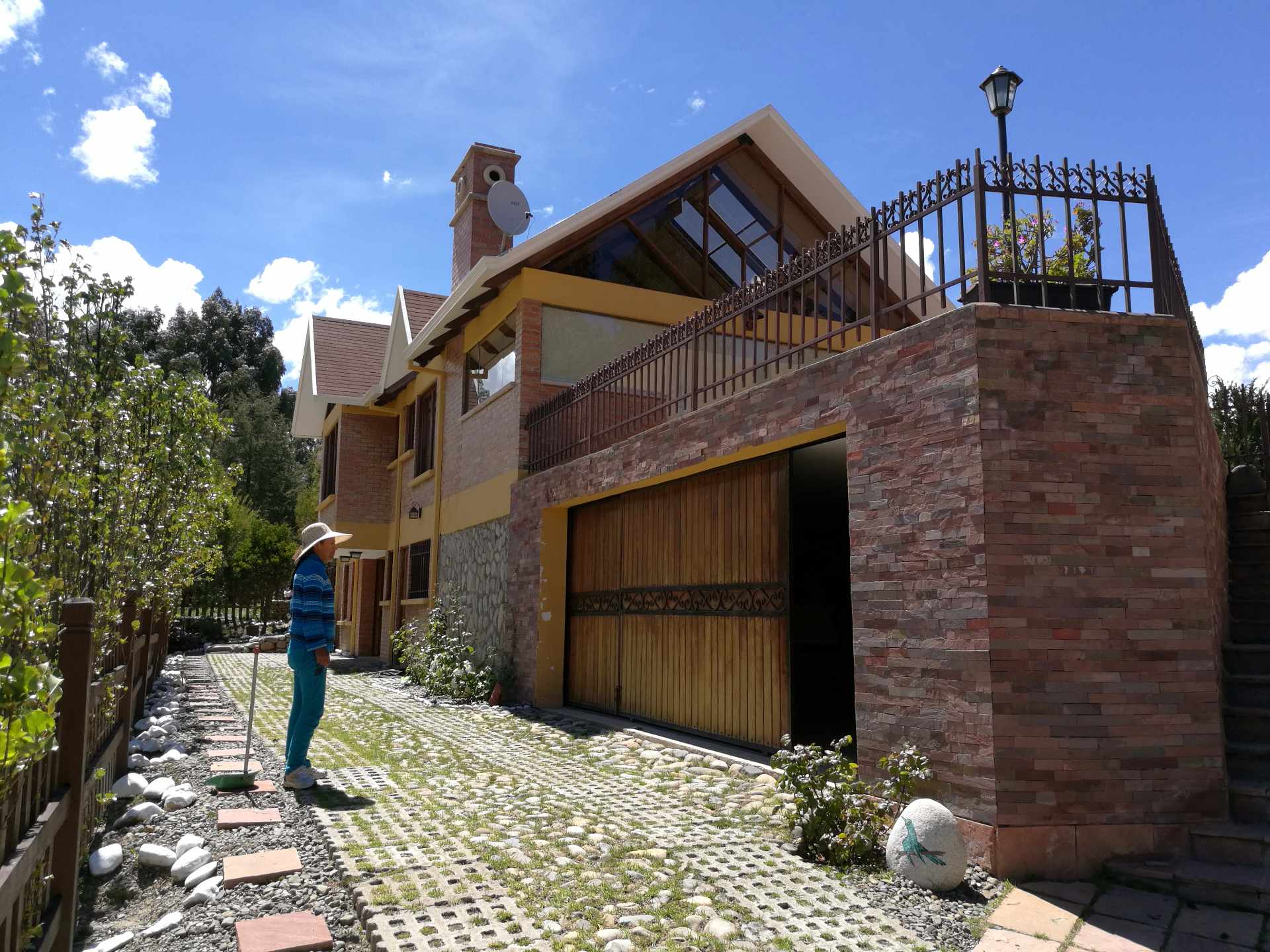 Casa en VentaCañuma, casi al frente de la UPB, Comdominio cerrado, el de mayor vegetacion de La Paz 3 dormitorios 3 baños 2 parqueos Foto 11