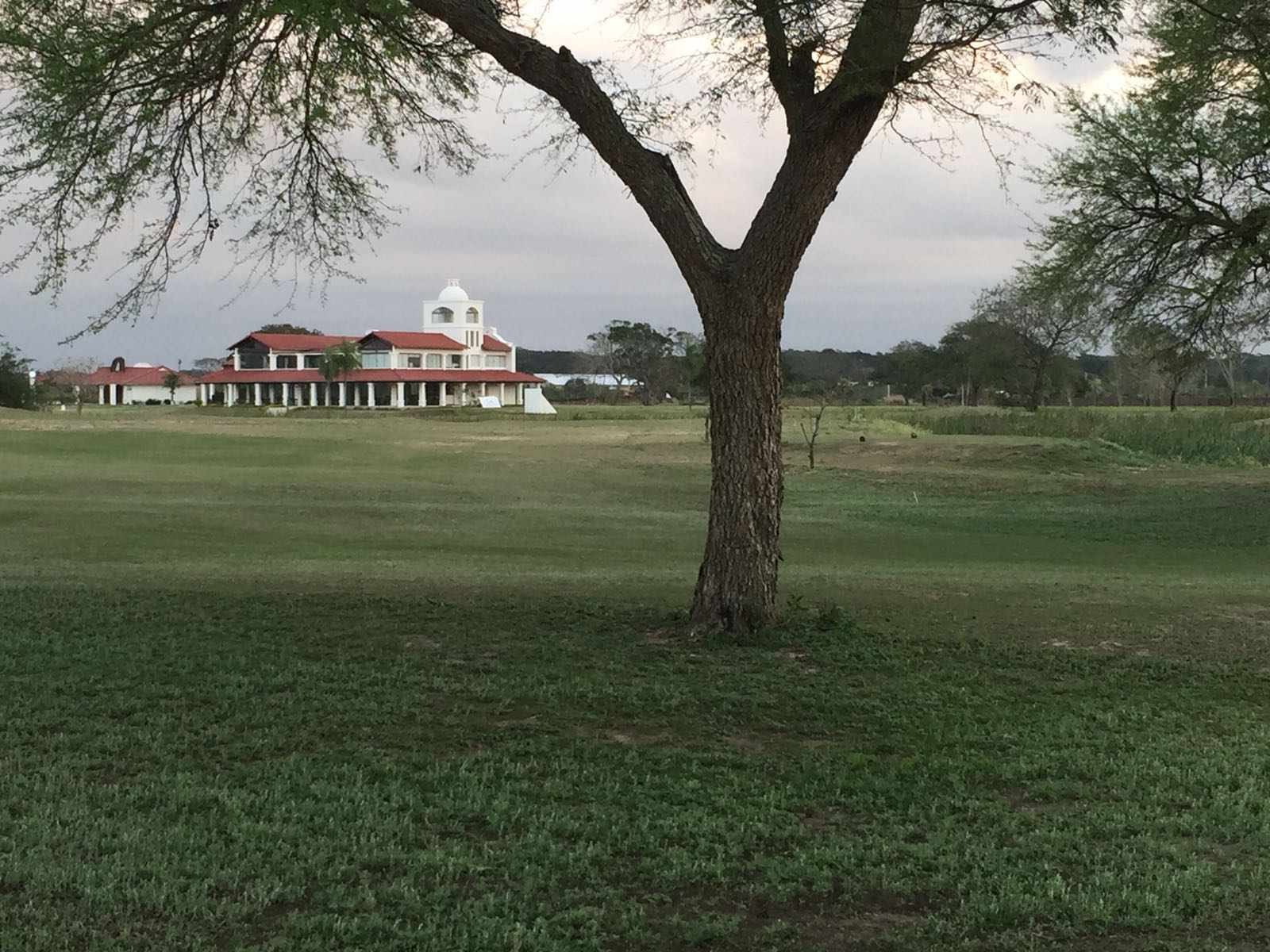 Dentro del condominio CASA DE CAMPO COUNTRY CLUB Y RESIDENCIAS