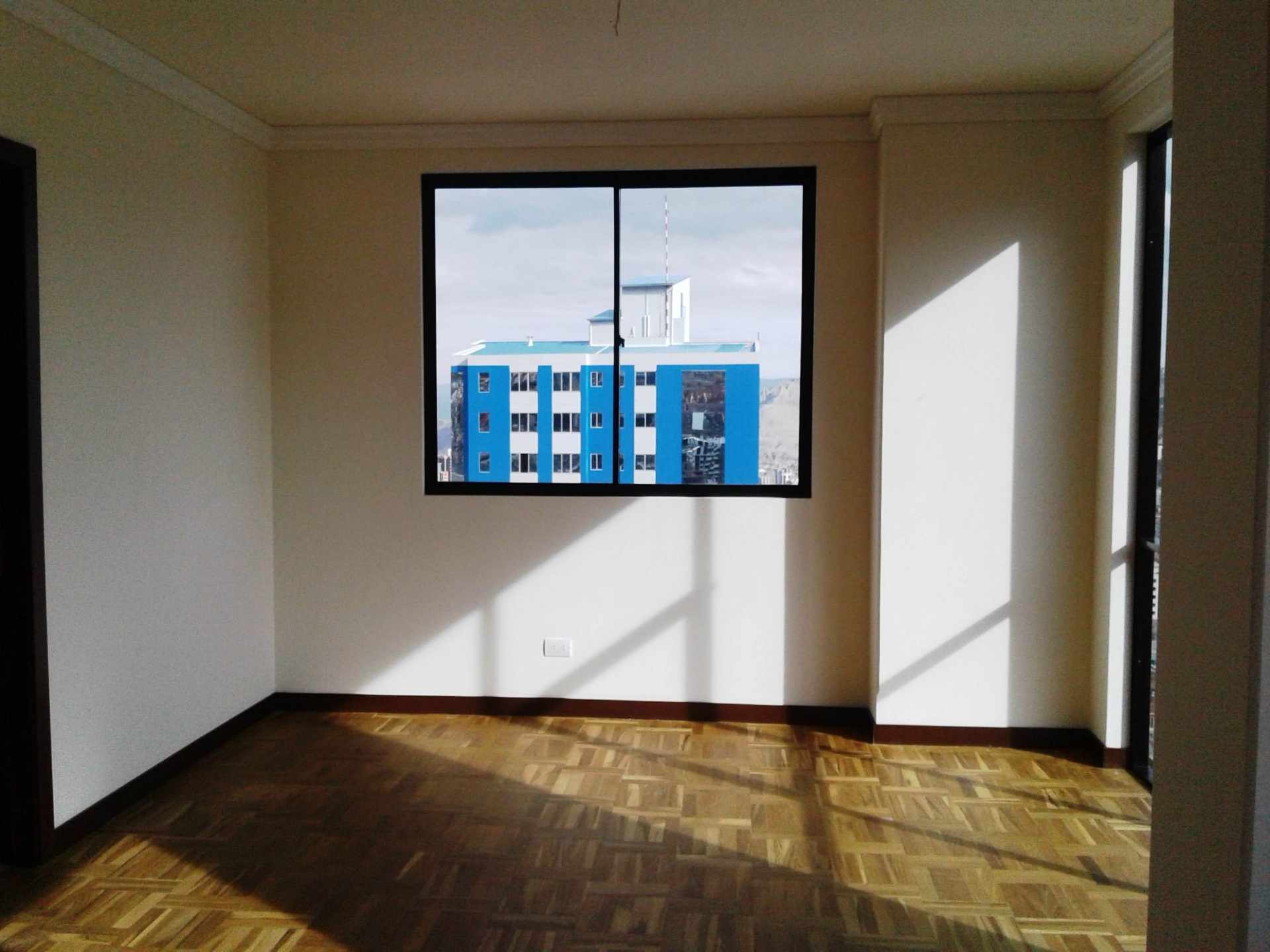 Departamento en Miraflores en La Paz 2 dormitorios 3 baños  Foto 7