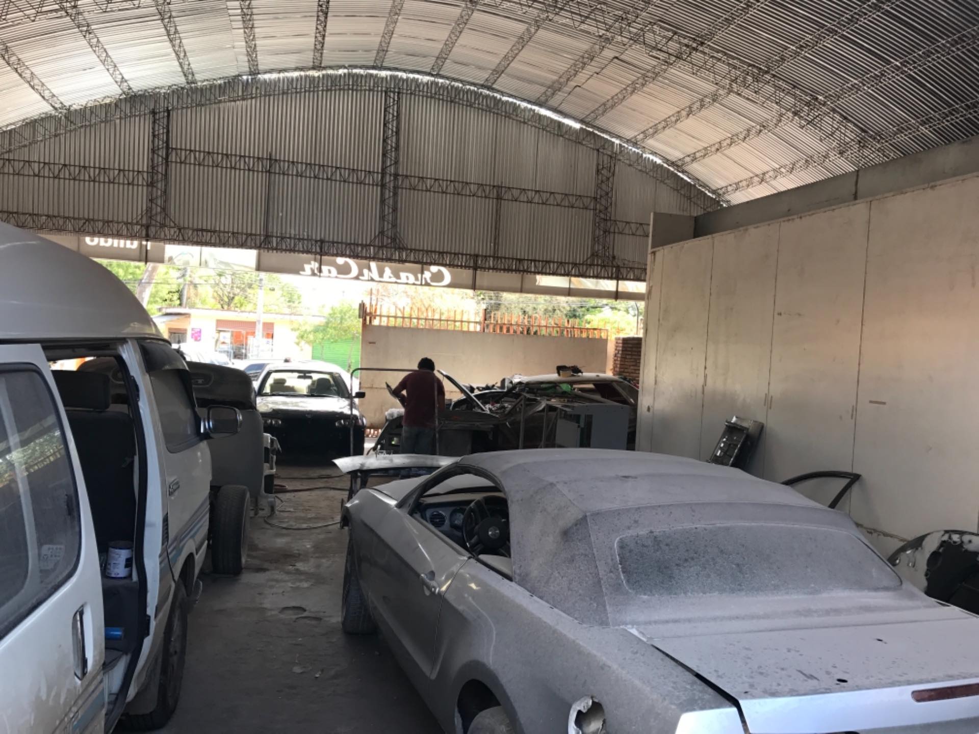 Local comercial Avenida busch entre tercer y cuarto anillo Foto 3