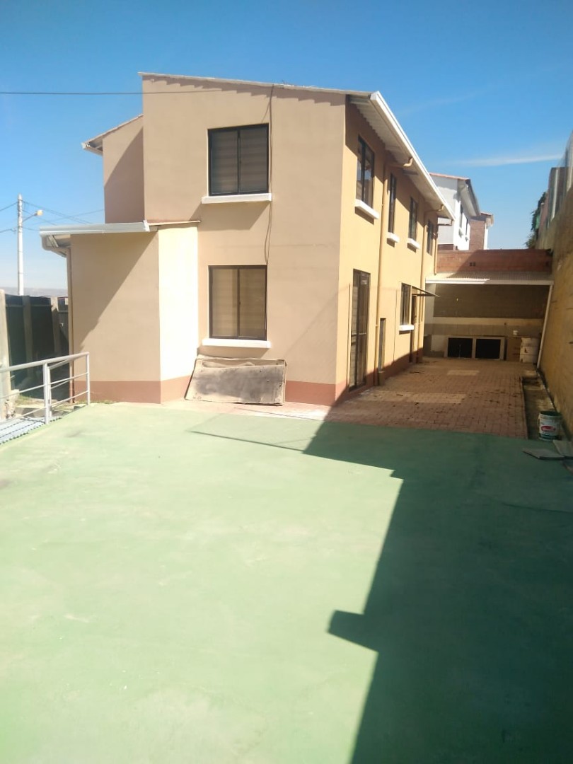 Casa en Achumani en La Paz 3 dormitorios 4 baños 3 parqueos Foto 5