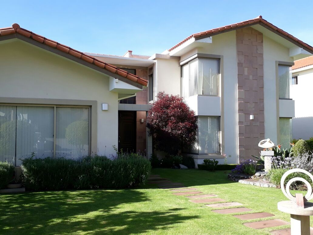Casa en Villa Taquiña en Cochabamba 3 dormitorios 4 baños 2 parqueos Foto 1