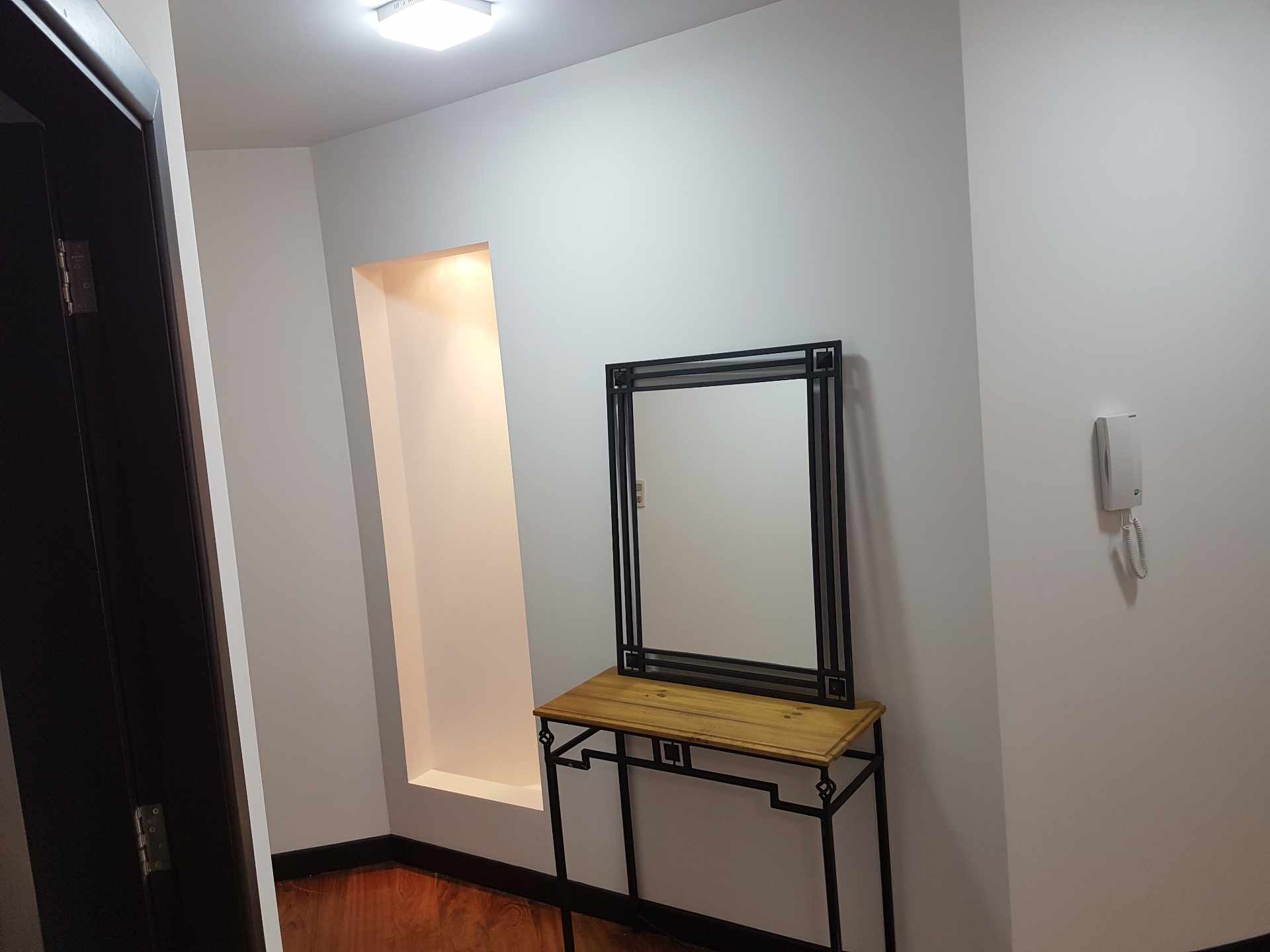 Departamento en AlquilerAv.ballivian ezquina calle #23
av.ballivian esquina calle 23 calacoto Foto 1