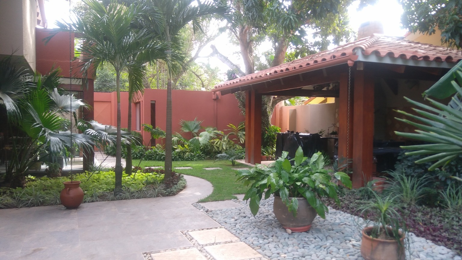 Casa en VentaLUJOSA Y AMPLIA CASA CONDOMINIO VERONA, DOBLE VIA DETRÁS DE UNITEL 4 dormitorios 4 baños 2 parqueos Foto 17