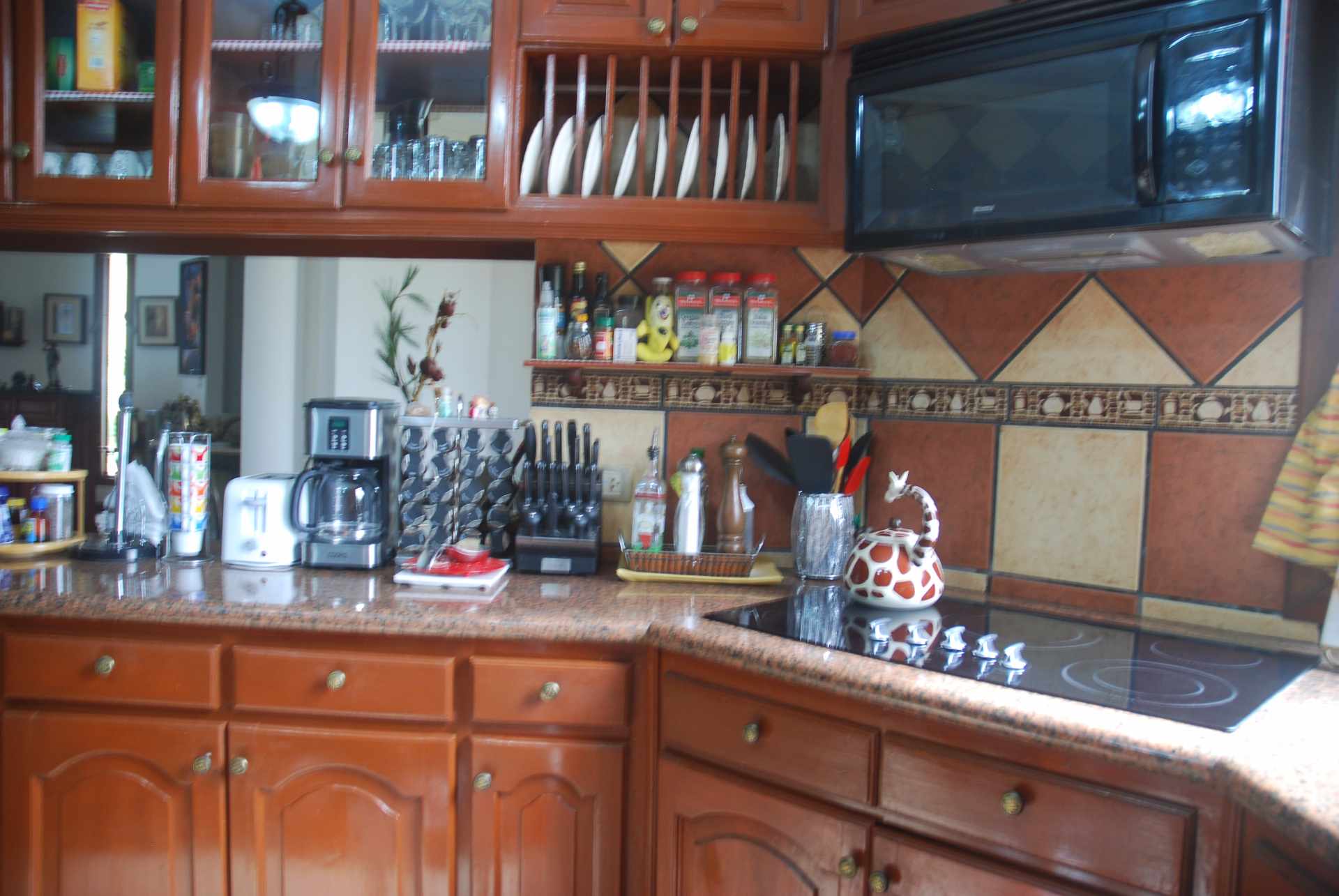 Casa en Venta Cerca km 8,5 Avenida Banzer, 8vo Anillo. 6 dormitorios 8 baños 7 parqueos Foto 25