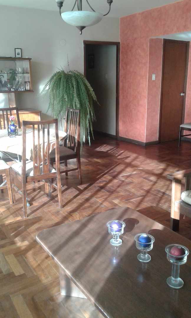 Departamento en AnticréticoEdificio Brasilia, calle J.J.Pérez esq. Av. 6 de Agosto Nº 227 Sopocachi (frente al Monoblock UMSA). CEL. 6 9 9  6 9 9  1 1  3 dormitorios 3 baños  Foto 2