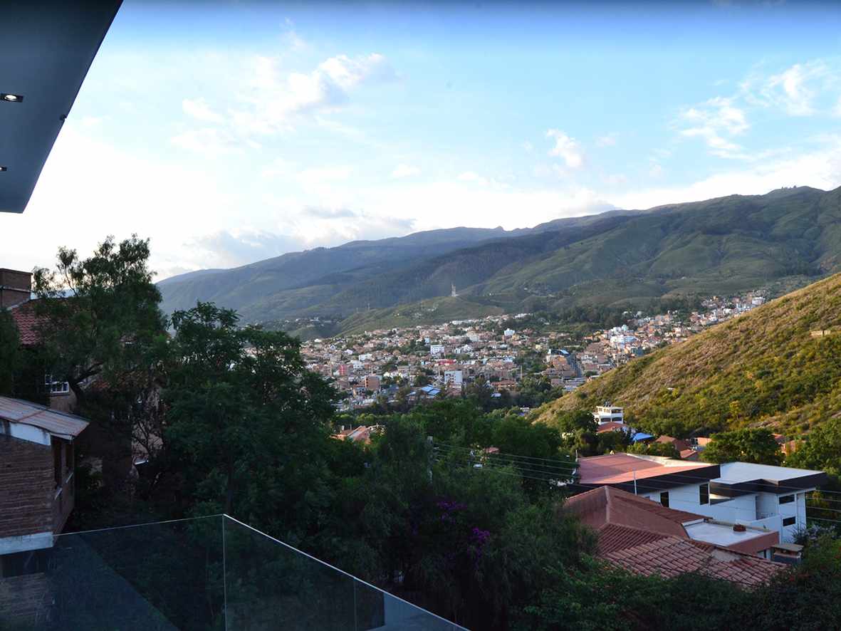 Casa en Muyurina en Cochabamba 4 dormitorios 7 baños 4 parqueos Foto 7