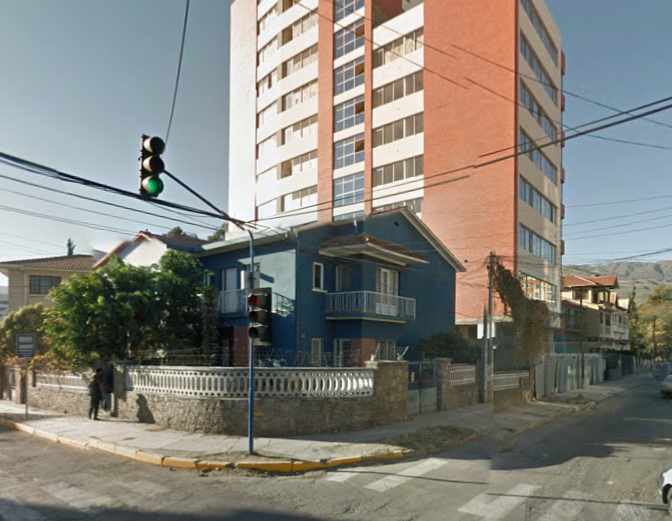 Casa en VentaCalle Oruro esquina Antezana 6 dormitorios 5 baños 4 parqueos Foto 1