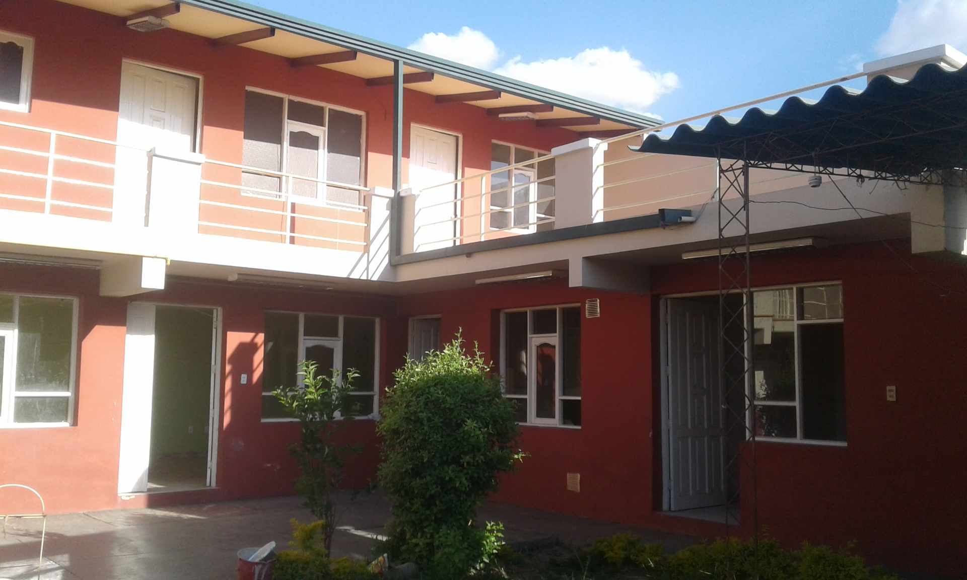 Casa en Alalay en Cochabamba 6 dormitorios 2 baños 2 parqueos Foto 2