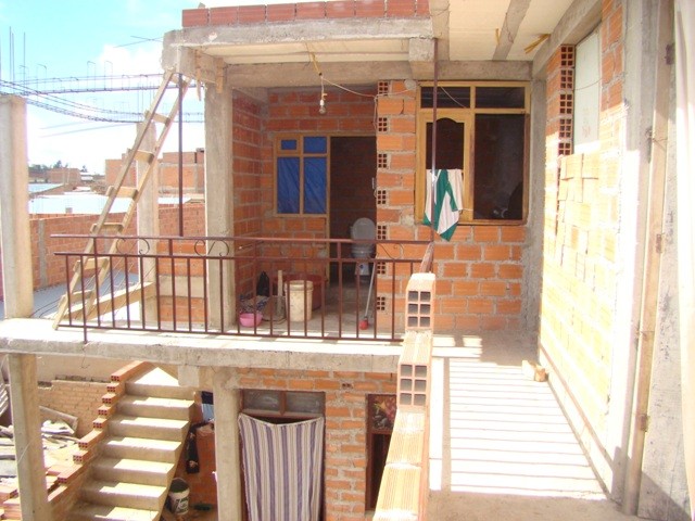 Casa en VentaLAJASTAMBO-CERCA AL COLISEO Y  AL NUEVO COLEGIO 4 dormitorios 2 baños 2 parqueos Foto 5